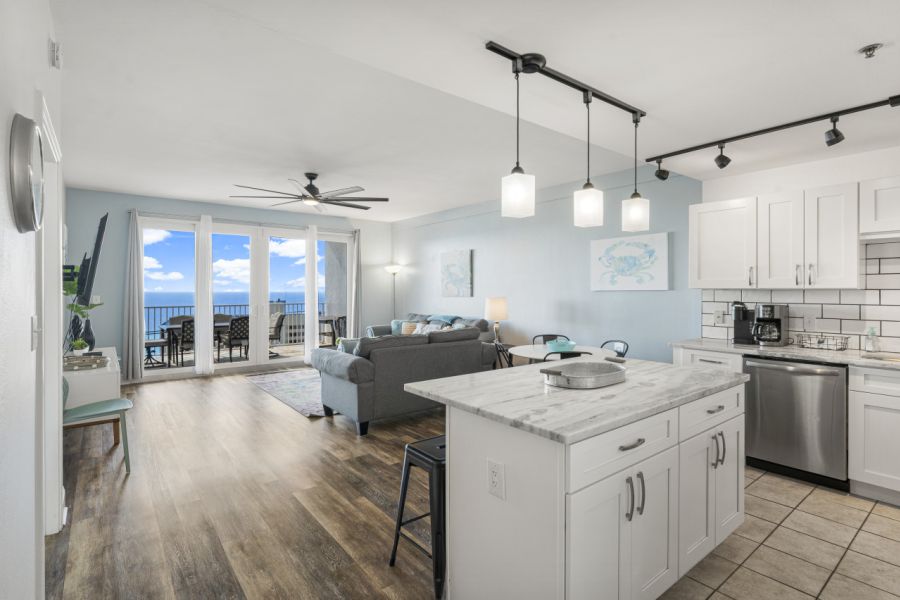 Spectacular 4BD 3BA Beach Condo! Free Beach Chairs! Sleeps 10! Main Image