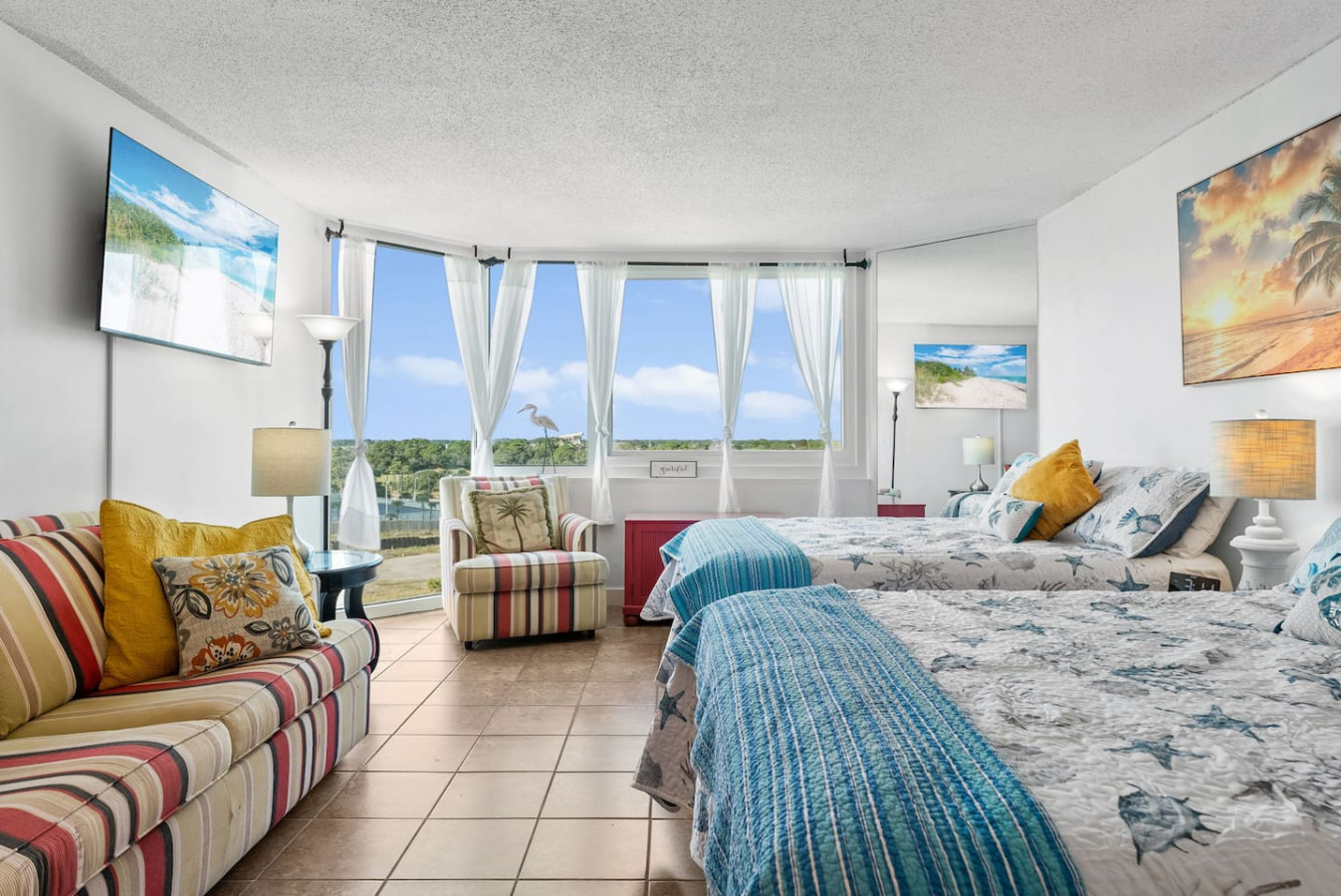 Beachfront Studio w/ Pool & Gulf Views