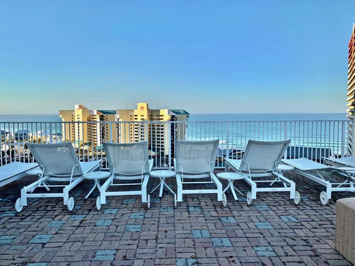 Stylish Low Floor 5 Pools Condo! Steps 2 Beach!